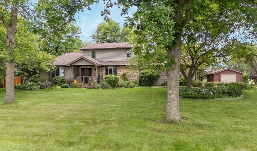 N2909 RIP VAN WINKLE Lane, Appleton, WI 54913 - 4 Beds, 3 Bath