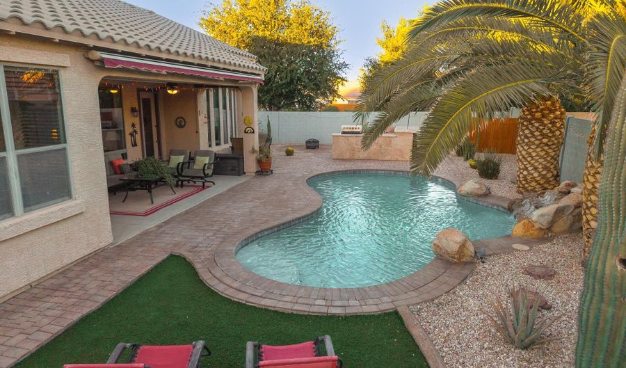 1331 E RACINE Dr, Casa Grande, AZ 85122 - 4 Beds, 4 Bath