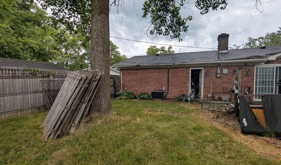809 Meadowcrest Dr, Anderson, IN 46011 - 3 Beds, 2 Bath