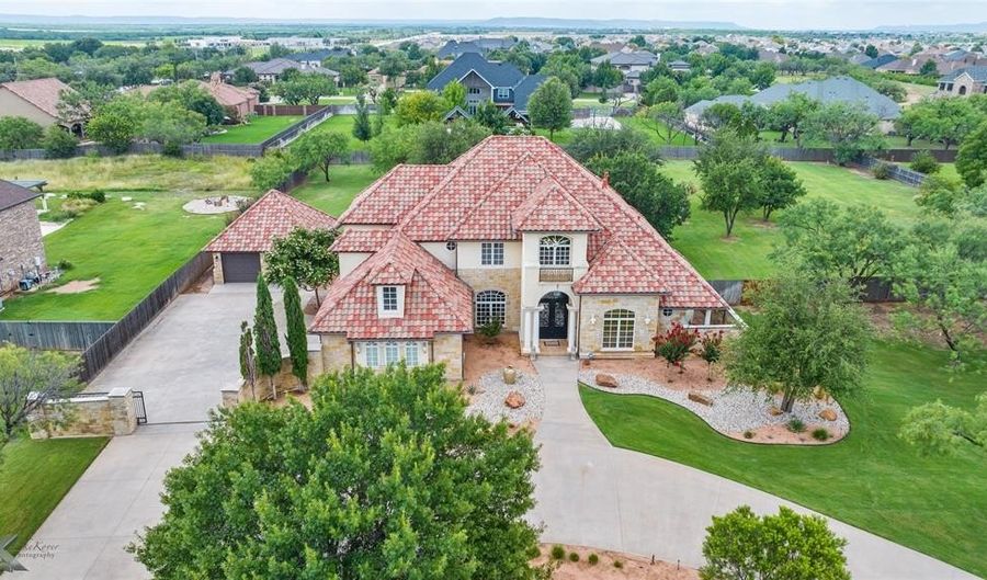 941 Caballo Dr, Abilene, TX 79602 - 5 Beds, 6 Bath
