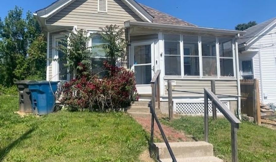 1105 W 9th St, Alton, IL 62002 - 2 Beds, 1 Bath