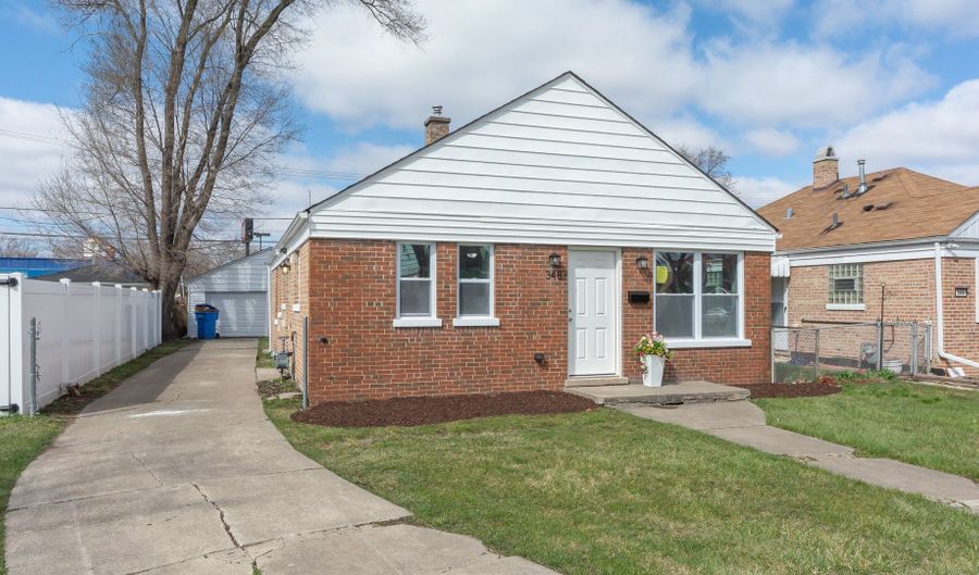 348 FREDERICK Ave, Bellwood, IL 60104 - 2 Beds, 1 Bath