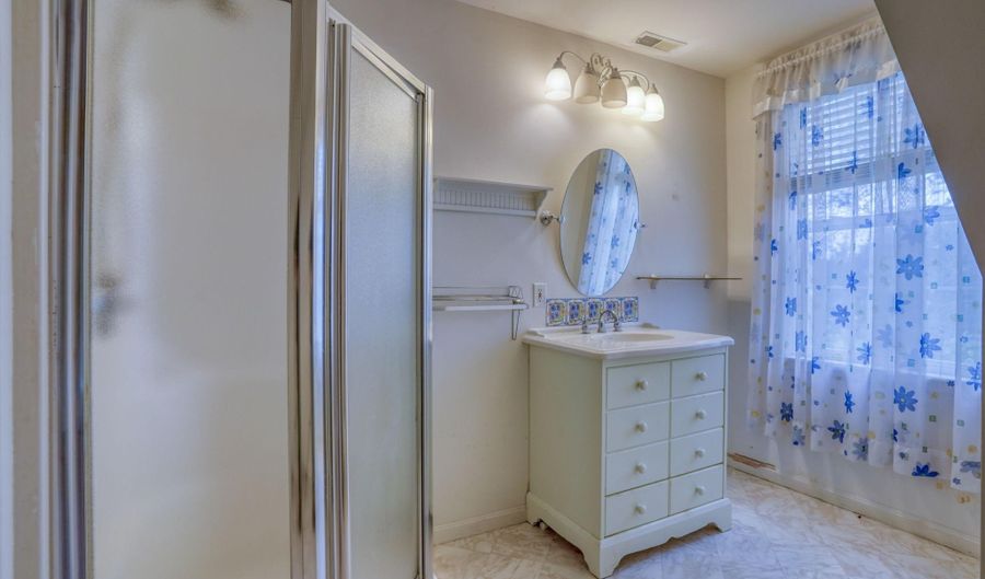 606 SAINT ANDREWS Ct, Dagsboro, DE 19939 - 5 Beds, 4 Bath