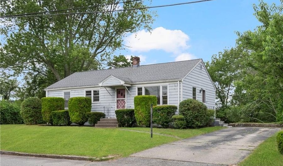 21 Parsonage Dr, Warwick, RI 02889 - 3 Beds, 2 Bath