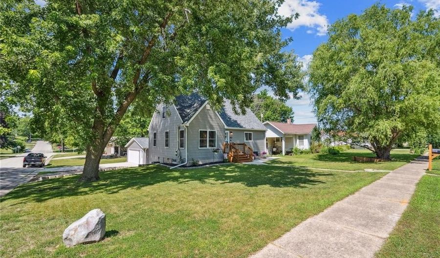 1102 E 2nd St, Anamosa, IA 52205 - 4 Beds, 2 Bath