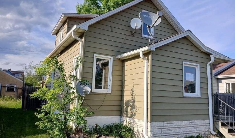112 W 3rd Ave N, Aurora, MN 55705 - 2 Beds, 3 Bath