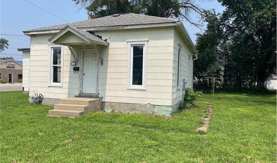 1212 9th Ave SW, Austin, MN 55912 - 2 Beds, 1 Bath