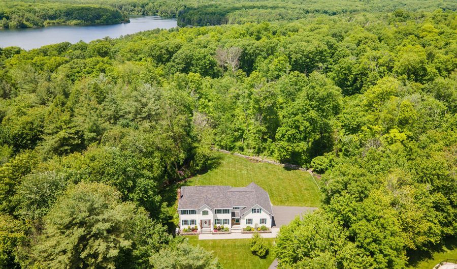 117 Chippenwood Ln, Bristol, CT 06010 - 3 Beds, 3 Bath