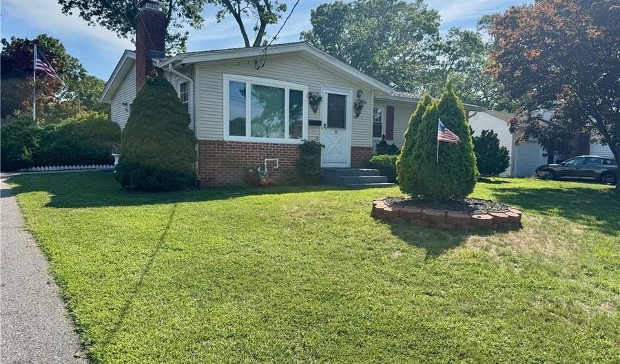 52 Kalmer Rd, Warwick, RI 02886 - 3 Beds, 2 Bath