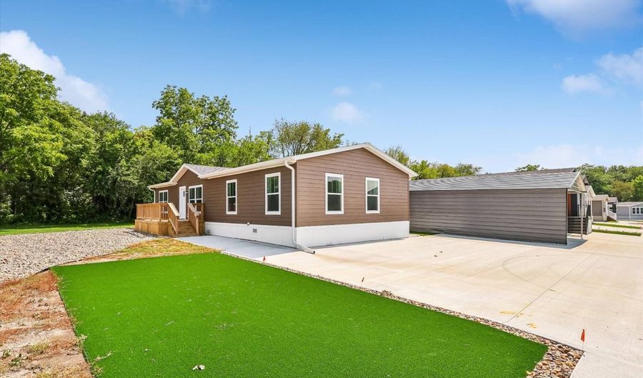 7368 NE BERWICK Dr 2, Ankeny, IA 50021 - 4 Beds, 2 Bath
