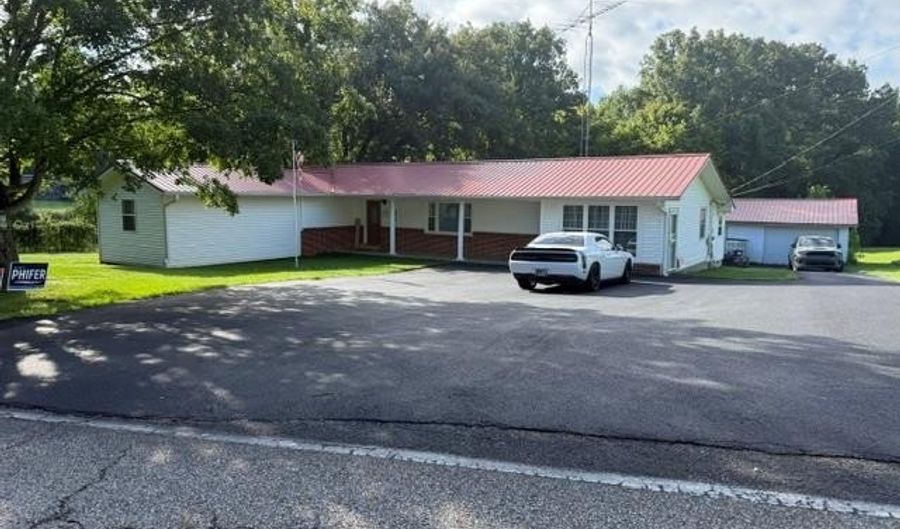 43 Danville Rd, Big Sandy, TN 38221 - 3 Beds, 2 Bath