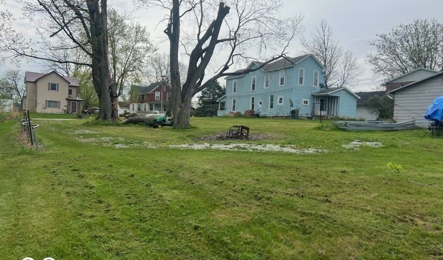 111 N Poplar St, Amboy, IN 46911 - 5 Beds, 2 Bath