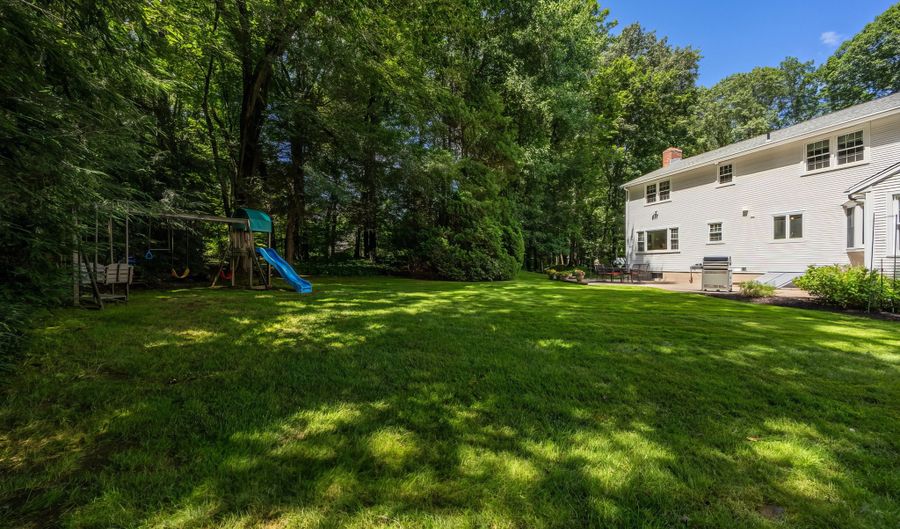 475 Riverside Dr, Cheshire, CT 06410 - 4 Beds, 3 Bath