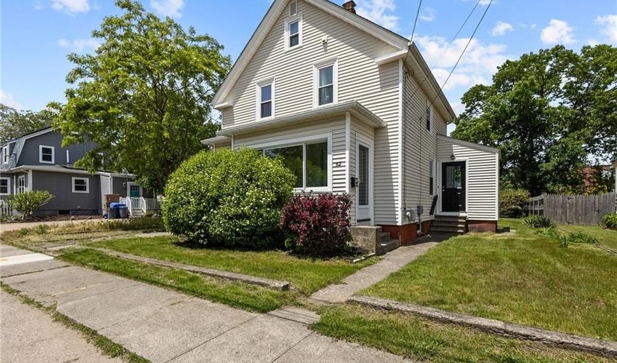 62 Fenner Ave, East Providence, RI 02915 - 3 Beds, 2 Bath