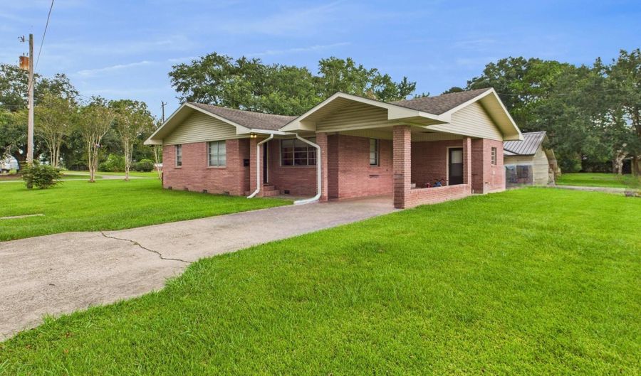 1016 Grace St, Abbeville, LA 70510 - 3 Beds, 2 Bath