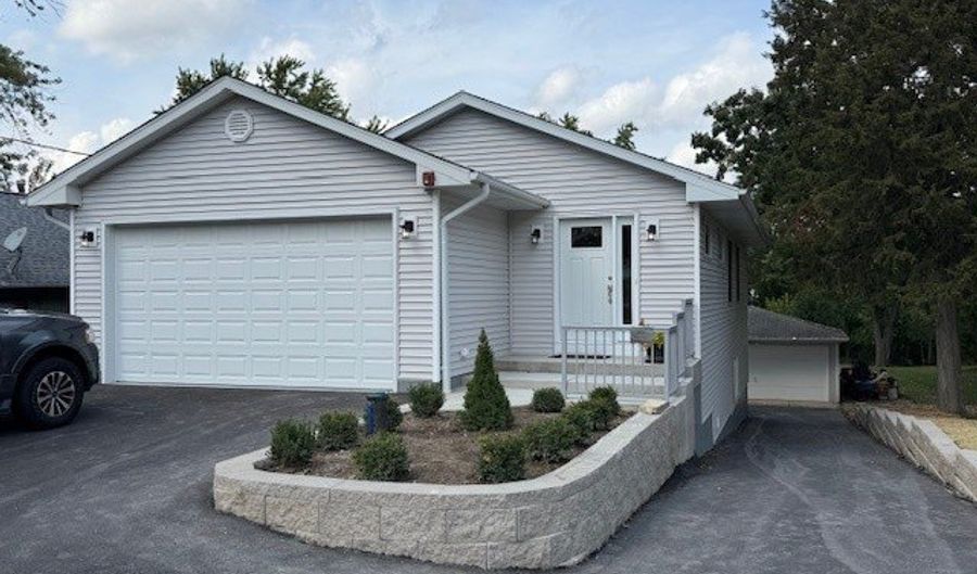 26324 W Prospect Ave, Antioch, IL 60002 - 3 Beds, 3 Bath