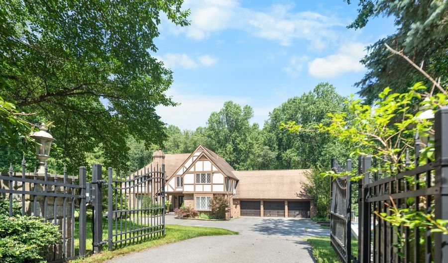 900 TUCKER Ln, Ashton, MD 20861 - 6 Beds, 5 Bath