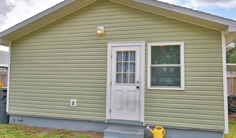 208 FLORIDA Dr, Auburndale, FL 33823 - 2 Beds, 1 Bath