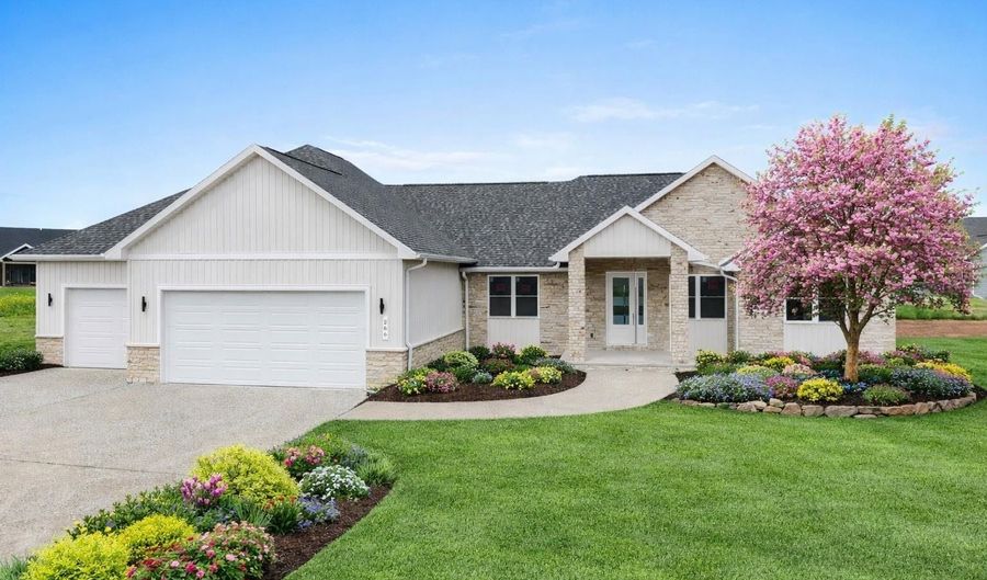 266 E SWEETWATER Way, Appleton, WI 54913 - 4 Beds, 3 Bath