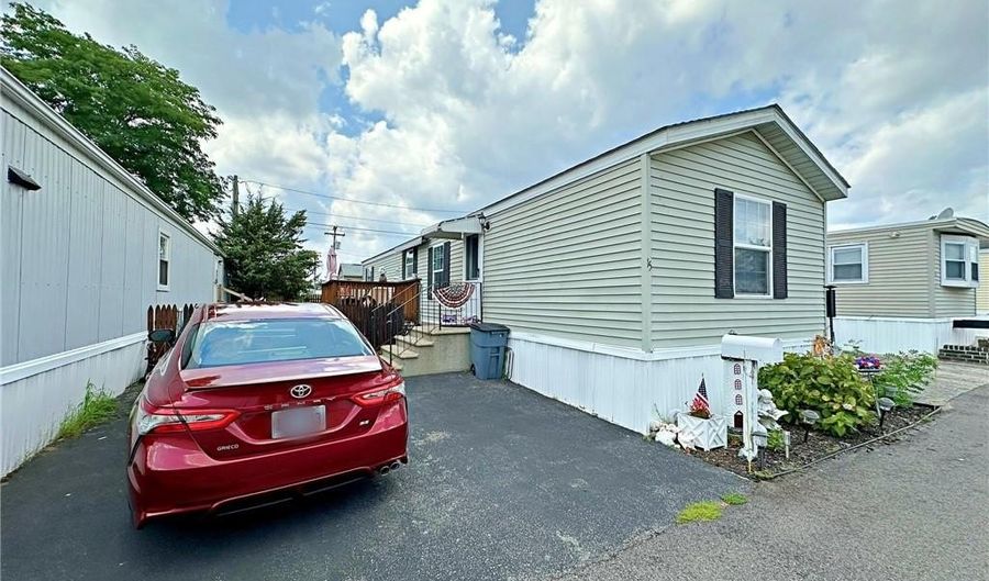 15 East Dr, East Providence, RI 02916 - 2 Beds, 1 Bath