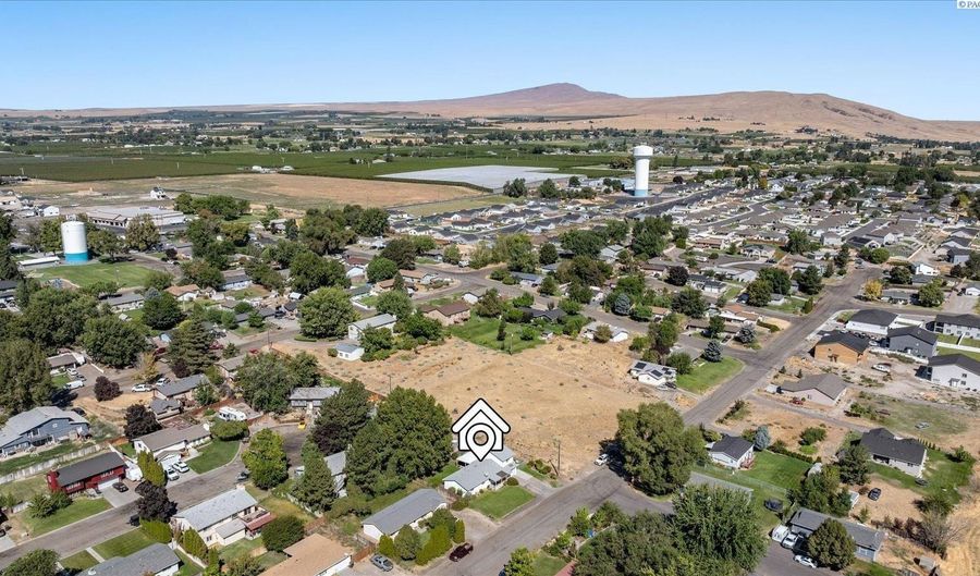 1209 11th St, Benton City, WA 99320 - 4 Beds, 2 Bath