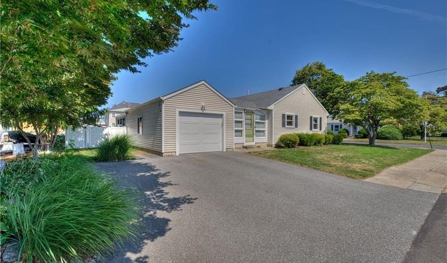 82 Garland Ave, Cranston, RI 02910 - 2 Beds, 1 Bath