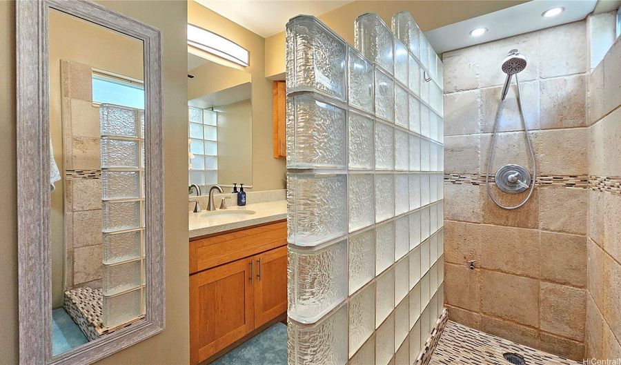 98-719 Iho Pl 5701, Aiea, HI 96701 - 2 Beds, 2 Bath