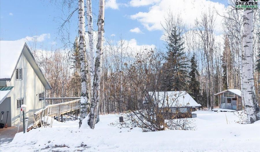 2090 RED BERRY Rd, Fairbanks, AK 99709 - 2 Beds, 1 Bath