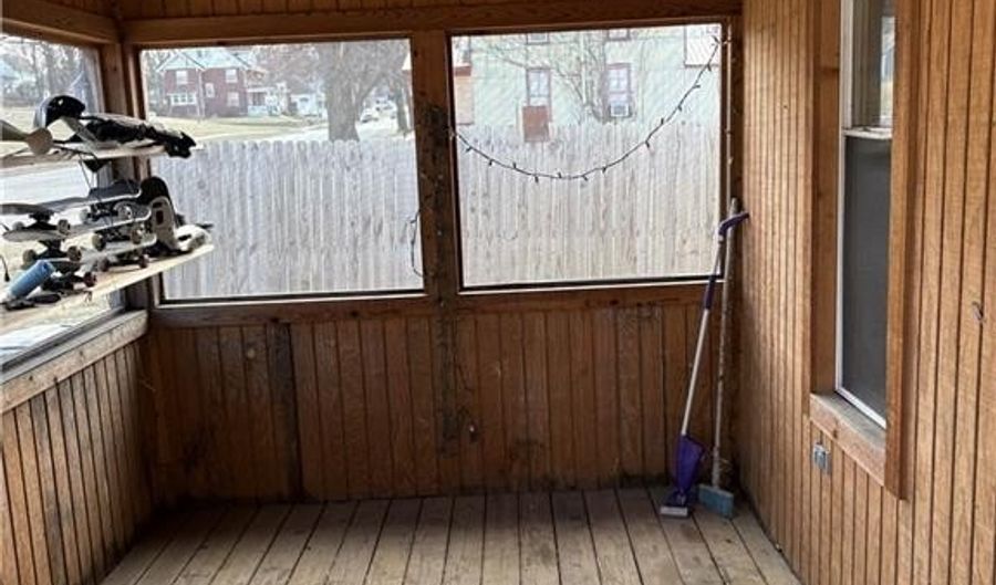 433 435 S 5th St, Atchison, KS 66002 - 0 Beds, 2 Bath