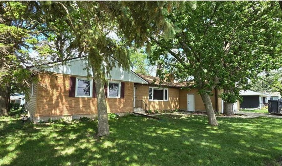1713 S Shore Dr, Albert Lea, MN 56007 - 3 Beds, 3 Bath