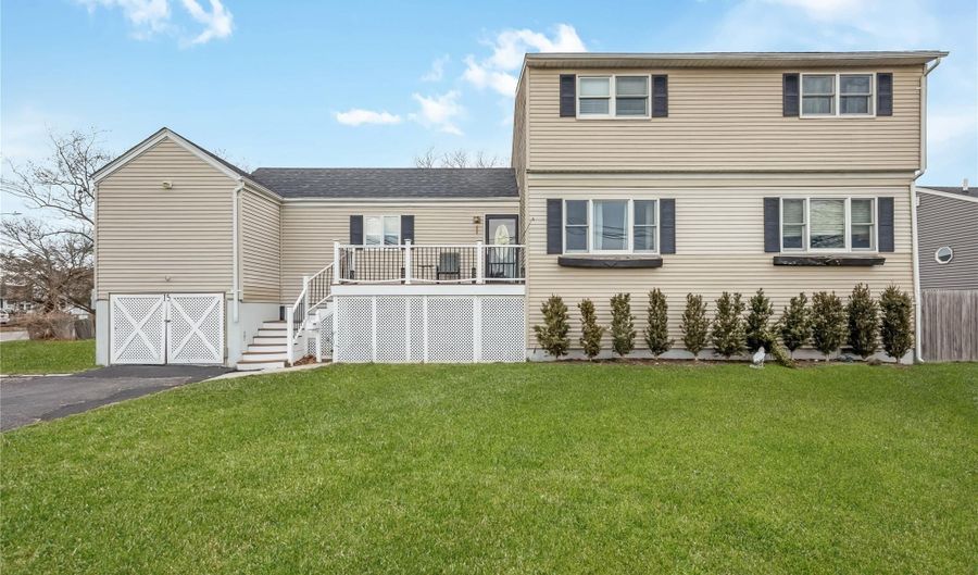 15 Bingham Pl, Amityville, NY 11701 - 3 Beds, 3 Bath