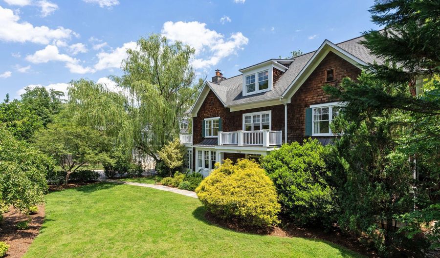7032 WILSON Ln, Bethesda, MD 20817 - 6 Beds, 5 Bath
