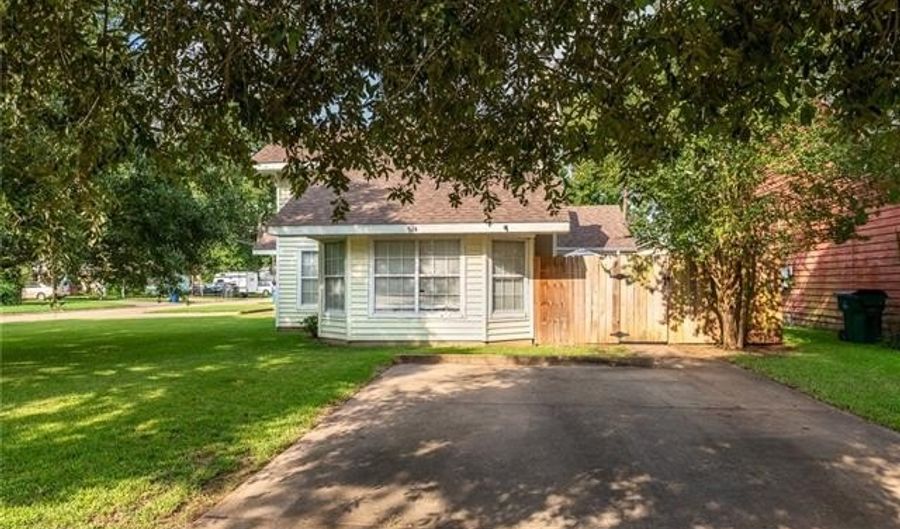 814 BROOKS Blvd, Alexandria, LA 71303 - 2 Beds, 2 Bath