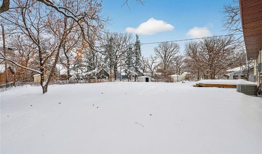 907 40th Ln, Anoka, MN 55303 - 3 Beds, 2 Bath