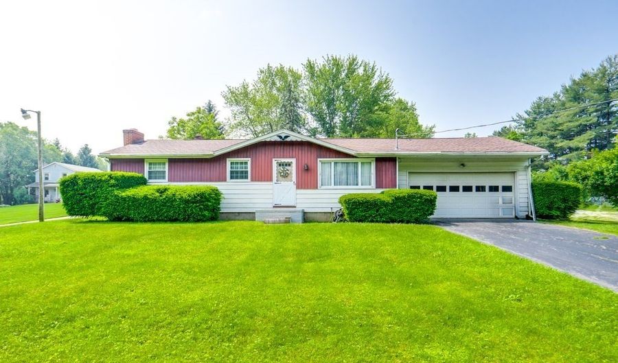 12222 Cenfield St NE, Alliance, OH 44601 - 4 Beds, 2 Bath