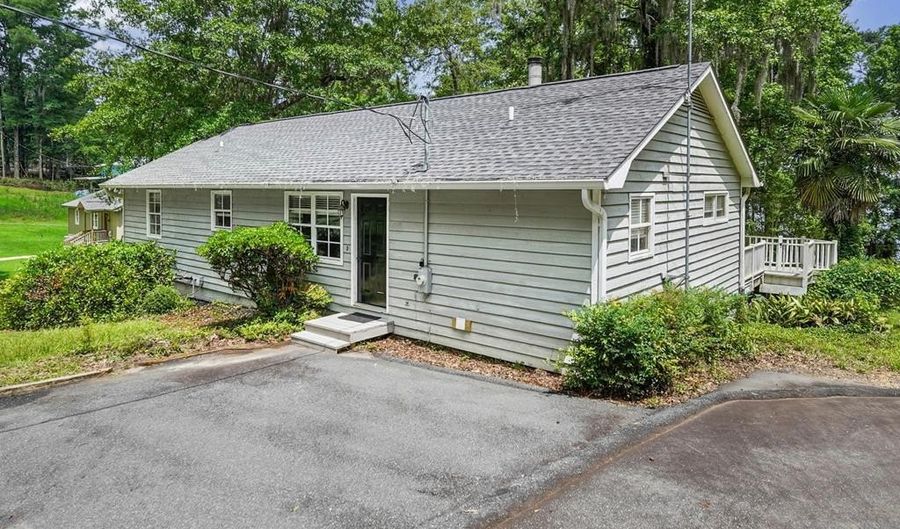 405 Lakeshore Dr, Bainbridge, GA 39819 - 3 Beds, 2 Bath