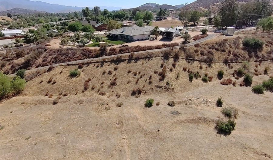 34255 Agua Dulce Canyon Rd, Agua Dulce, CA 91390 - 5 Beds, 6 Bath