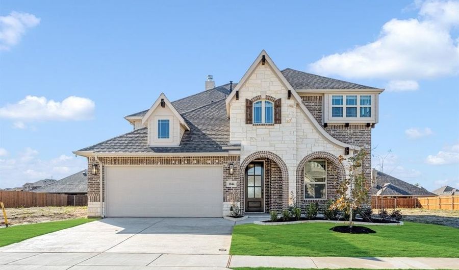 1044 Snowy Owl Dr, Alvarado, TX 76009 - 5 Beds, 5 Bath