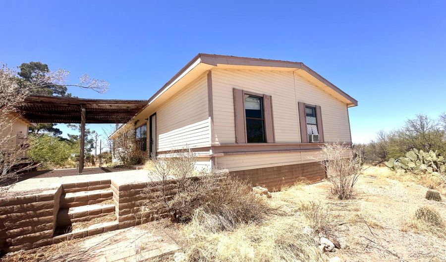 3313 W THUNDERBIRD Trl, Benson, AZ 85602 - 3 Beds, 2 Bath