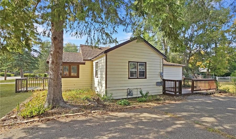 609 Florence Ave, Little Falls, MN 56345 - 2 Beds, 1 Bath