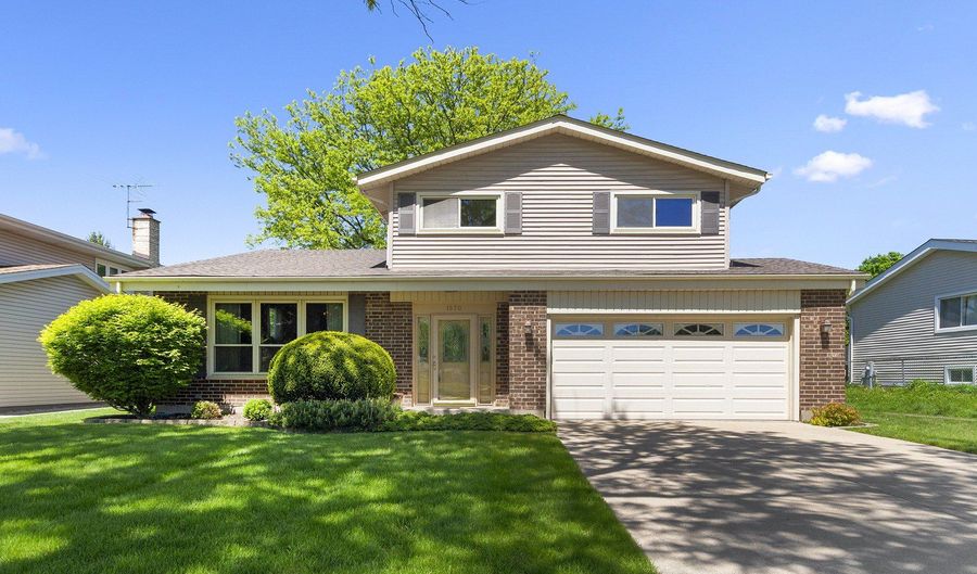 1570 W Goldengate Dr, Addison, IL 60101 - 3 Beds, 3 Bath