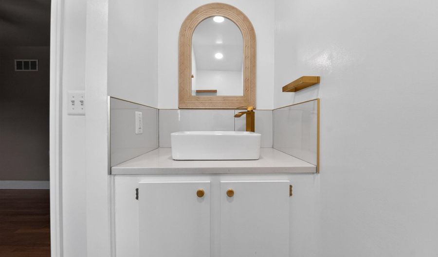 643 S WICKHAM Rd S, Baltimore, MD 21229 - 2 Beds, 3 Bath