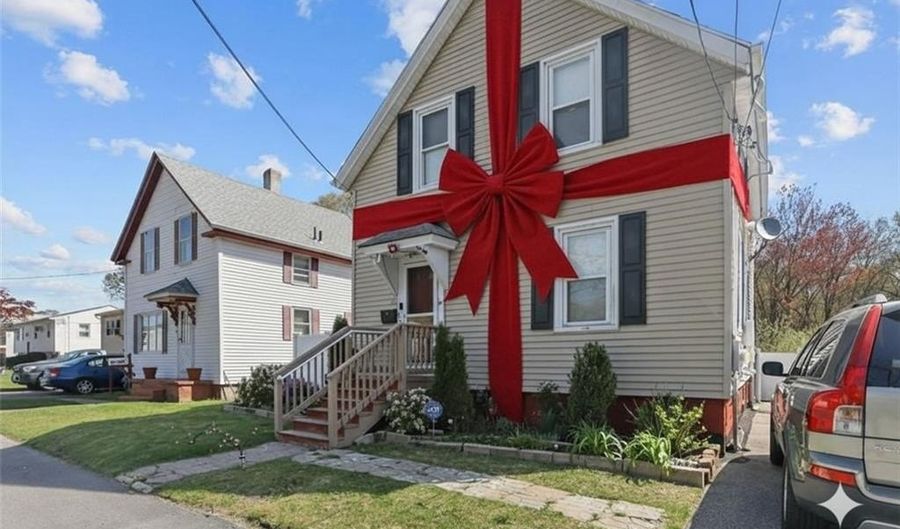 70 Perkins Ave, Cranston, RI 02910 - 3 Beds, 2 Bath