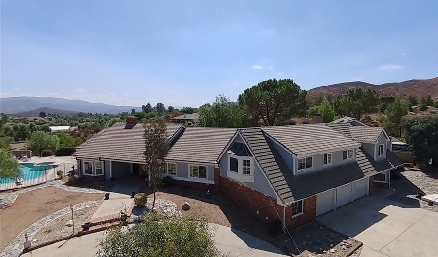 34255 Agua Dulce Canyon Rd, Agua Dulce, CA 91390 - 5 Beds, 6 Bath