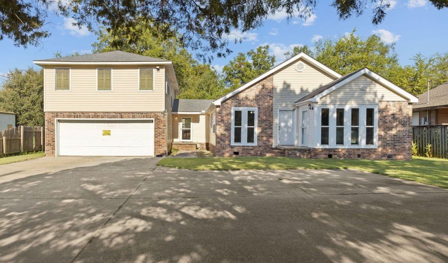 508 N John Hardy Dr, Abbeville, LA 70510 - 5 Beds, 4 Bath