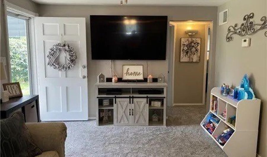 256 S Roanoke Ave, Austintown, OH 44515 - 4 Beds, 1 Bath