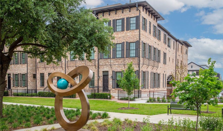 14948 Oak St, Addison, TX 75001 - 3 Beds, 4 Bath