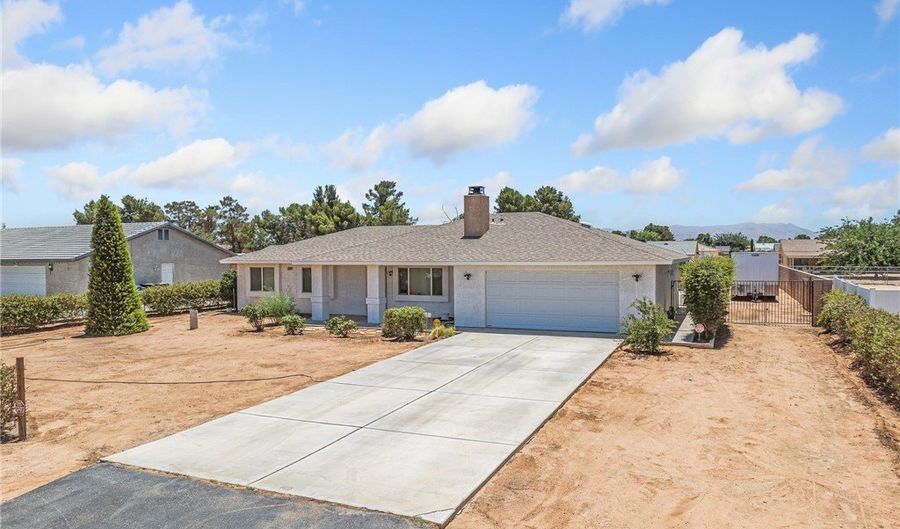 22163 Broken Lance Rd, Apple Valley, CA 92307 - 4 Beds, 2 Bath