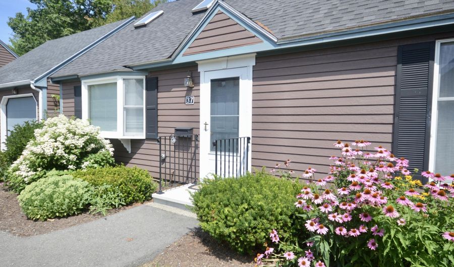 37 Cortland Cir, Bangor, ME 04401 - 3 Beds, 2 Bath