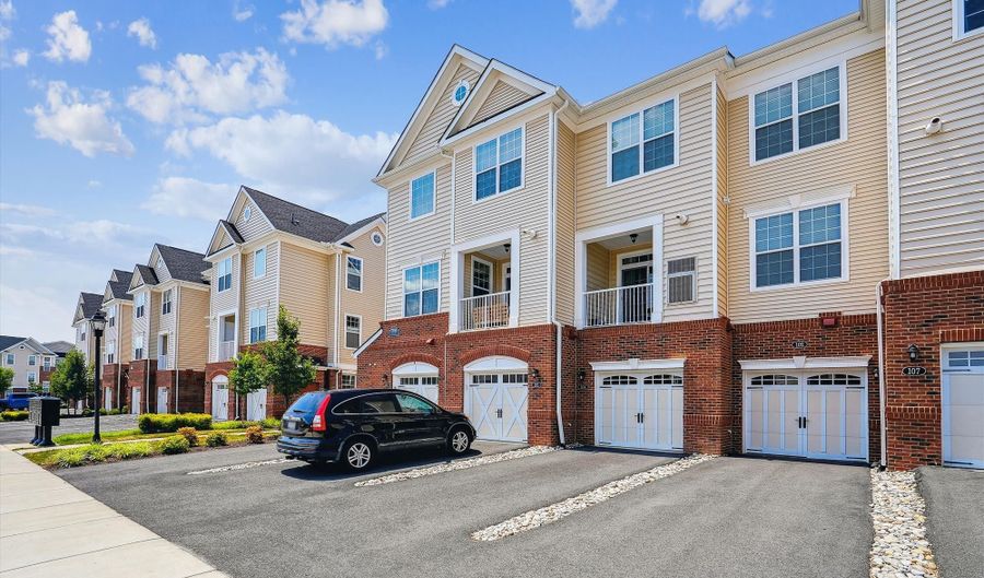 23265 MILLTOWN KNOLL Sq 101, Ashburn, VA 20148 - 2 Beds, 3 Bath